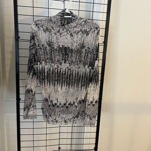 Black and Gray Patterned Long Sleeve Top